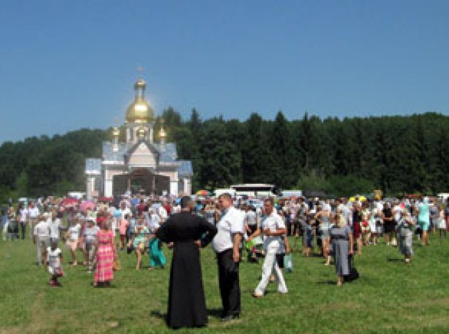 Тисячі паломників із кількох областей України зібралися на Закарпатті