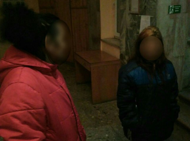 У центрі Мукачева у жінки вкрали гаманець з грошима