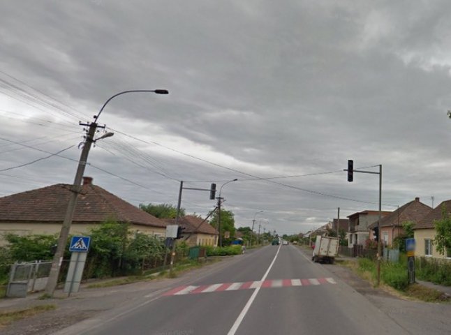 Жінка переходила дорогу: подробиці ранкової аварії у Ракошині
