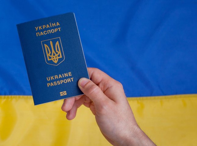 Зроблено попередження для українців, які виїхали за кордон: що обов’язково потрібно зробити