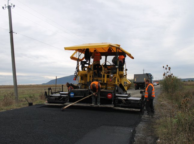 На Виноградівщині розпочався капітальний ремонт однієї з районних доріг