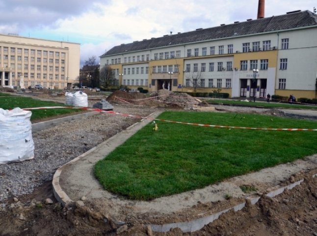 Закарпатька прокуратура зайнялась питанням незаконного заволодіння державними коштами при виконанні робіт з реконструкції площі Народної