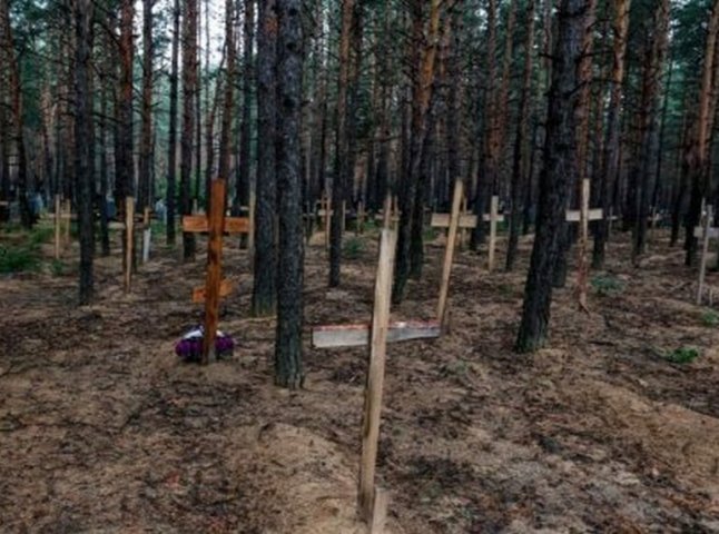 В Ізюмі на Харківщині знайдено масове поховання людей