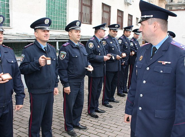 Закарпатських міліціонерів перевіряли на відповідність форменого одягу та службових посвідчень