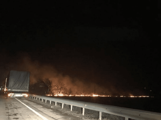 Біля об’їзної в Ужгороді сталася масштабна пожежа