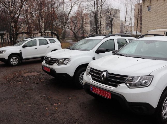Сімейним лікарям Ужгородщини придбали три новенькі позашляховики