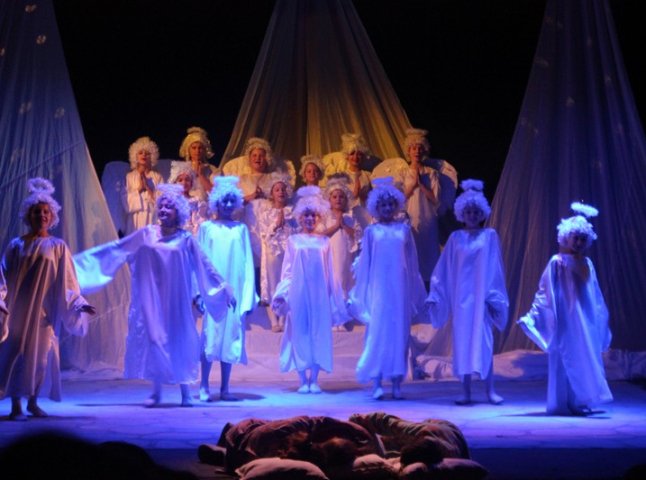 У Закарпатському театрі драми та комедії проходять вистави "До нас завітай, святий Миколай"