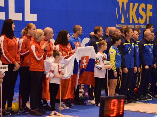 Чемпіонат Європи з гирьового спорту розпочався в Ужгороді