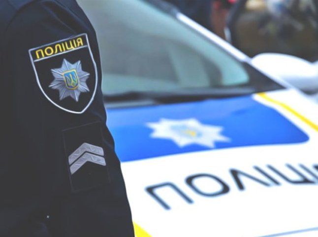 Поблизу Ужгородської міськради пограбували жінку