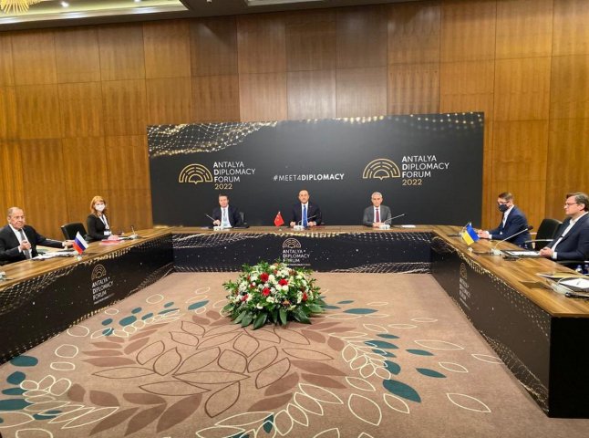 В Анталії розпочалися переговори Кулеби і Лаврова про припинення війни в Україні