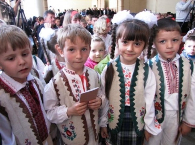 Сасівські школярі зібрали 2 тисячі гривень для закарпатських бійців