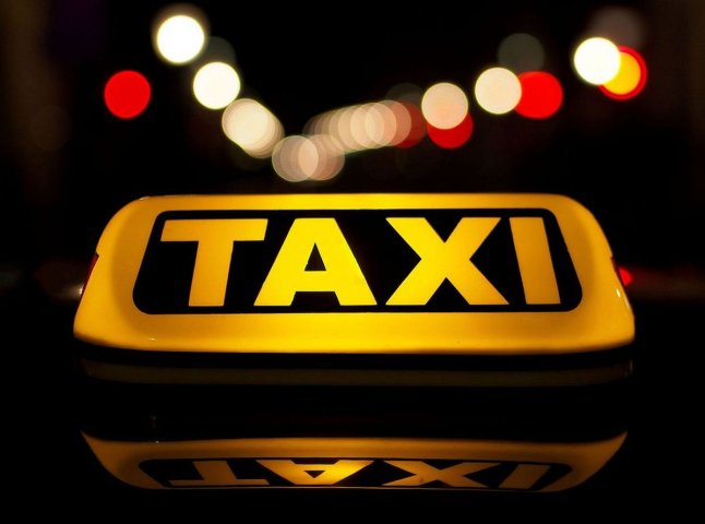 Вчинок мукачівського таксиста обурив містян. Соцмережі «вибухнули» гнівними коментарями