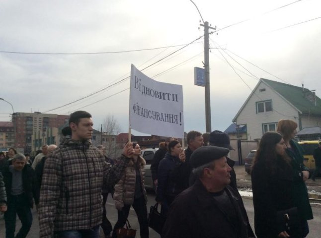 Колективи ПТНЗ Мукачева мають намір продовжити акції протесту цієї середи