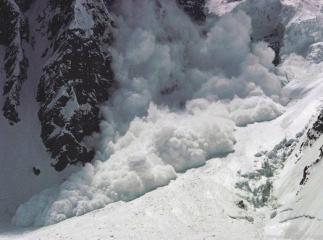 Рятувальники попереджають про підвищення лавинонебезпеки у Карпатах