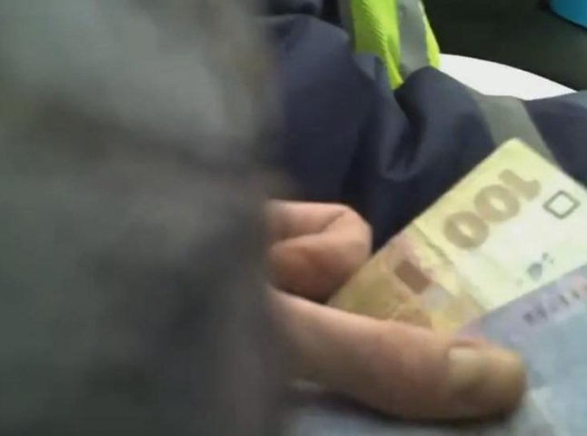 Закарпатська поліція розпочала службову перевірку щодо працівників-хабарників