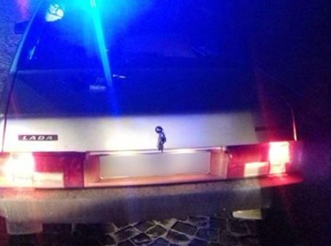 Мукачівські патрульні затримали 21-річного водія "Жигулів", який приховував наркотики