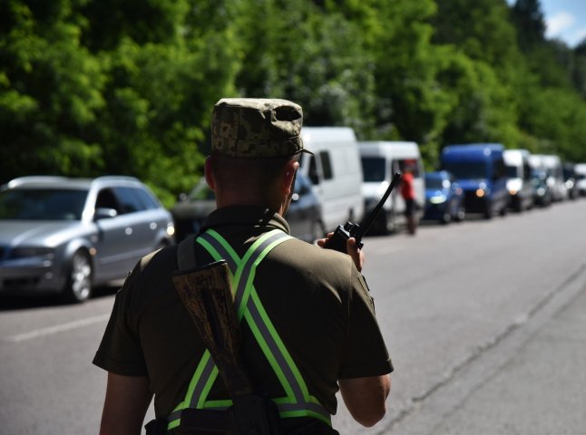 Українців попереджають про черги на кордоні: яких КПП краще уникати до 21 липня Українців попереджають про черги на кордоні: яких КПП краще уникати до 21 липня