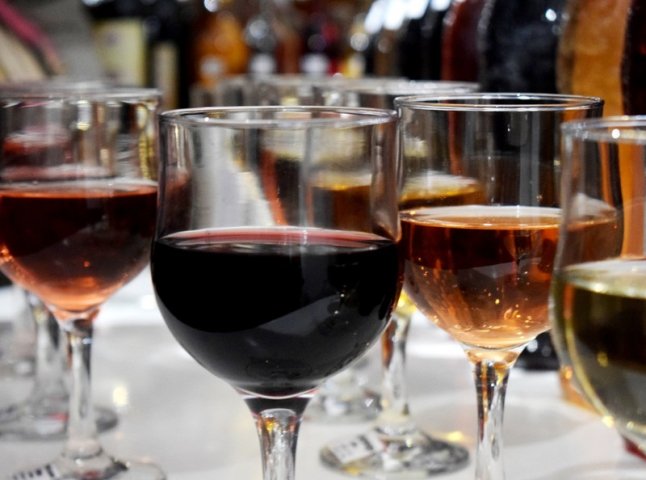 В Ужгороді триває фестиваль молодого вина “Закарпатське Божоле”