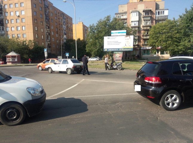 У Новому районі Ужгорода мотоцикліст потрапив у ДТП