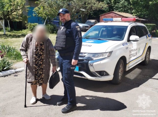 Ужгородські поліцейські вирішили проблему жінки поважного віку