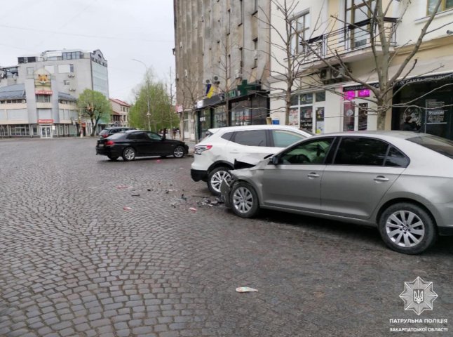 Аварія в Ужгороді: водій розтрощив 3 автомобілі