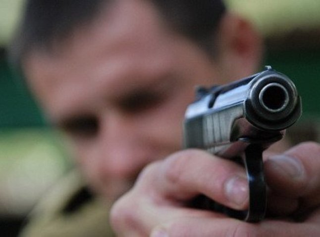 За збройний напад на АЗС ужгородця засуджено на два роки обмеження волі