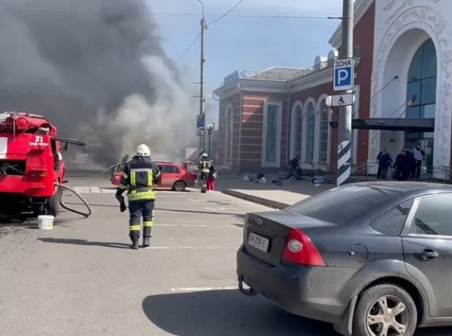 Окупанти вдарили ракетою по вокзалу в Краматорську: десятки загиблих