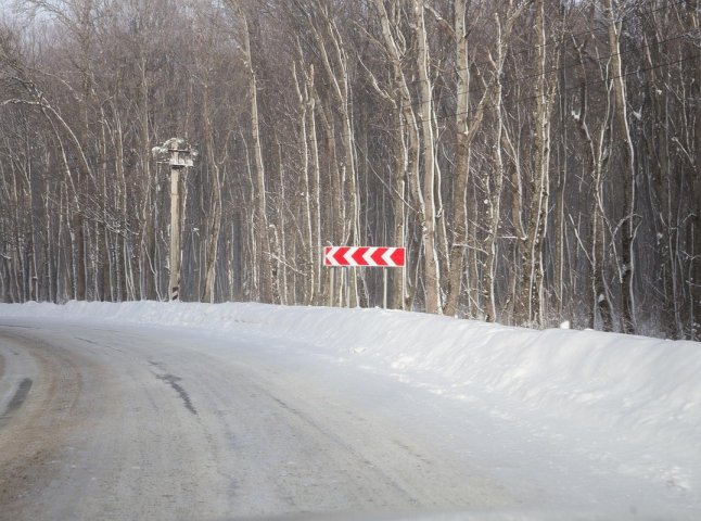 Водіям повідомили, у яких областях та на яких дорогах обмежили рух вантажних автівок