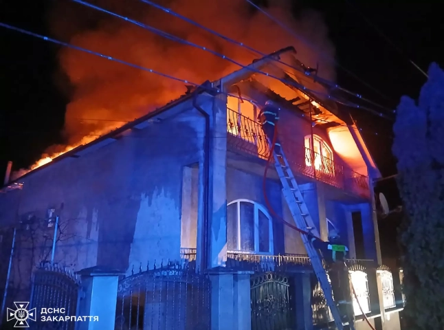 У ніч на неділю на Ужгородщині горів будинок