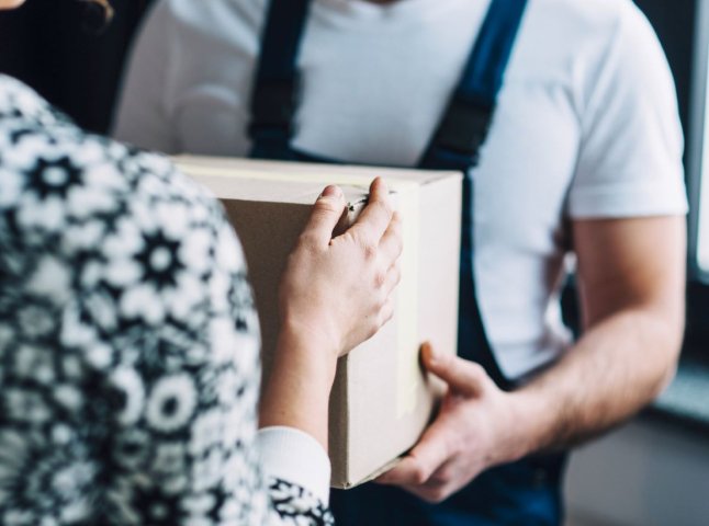 Нацбанк запропонував оподатковувати посилки до 150 євро