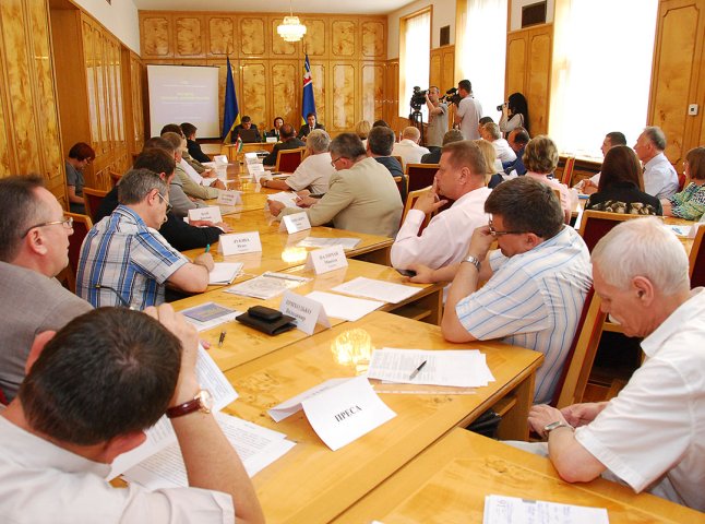 В Ужгороді презентували Аналітичну доповідь Національного інституту стратегічних досліджень