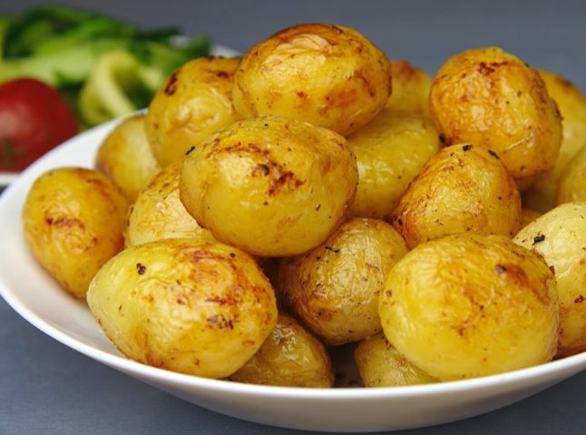 Картопля «в мундирах» буде неправильно: як сказати українською+рецепт