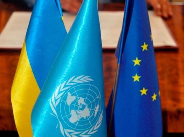 Закарпатська облрада підписала Угоду про партнерство з ООН та ЄС (ФОТО)