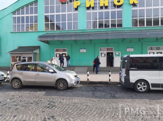 Поблизу "Зеленого ринку" у Мукачеві авто збило жінку
