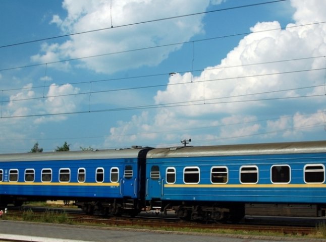 З 29 березня поїзд "Київ-Рахів" стане на годину швидшим