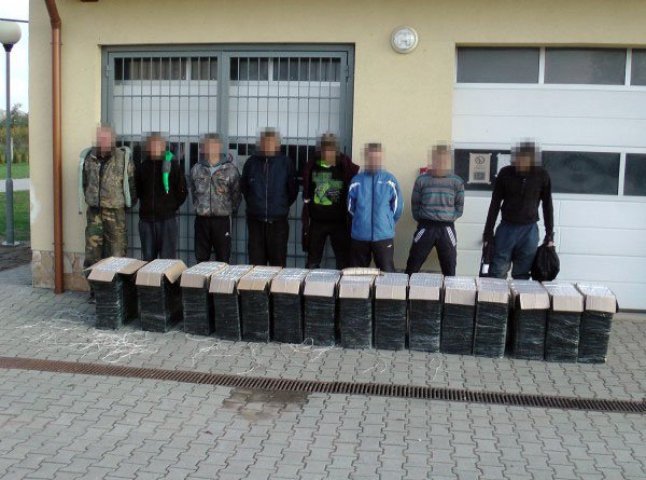 Восьмеро закарпатців-контрабандистів невдало заїхали до Угорщини