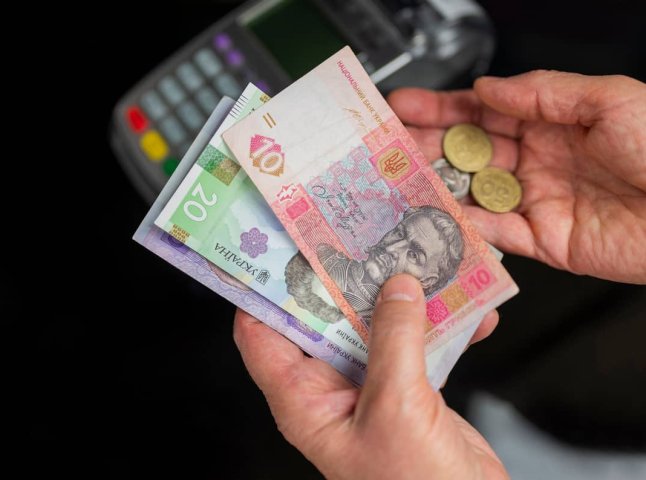 Для багатодітних матерів збережуть щомісячну доплату в 2026 році