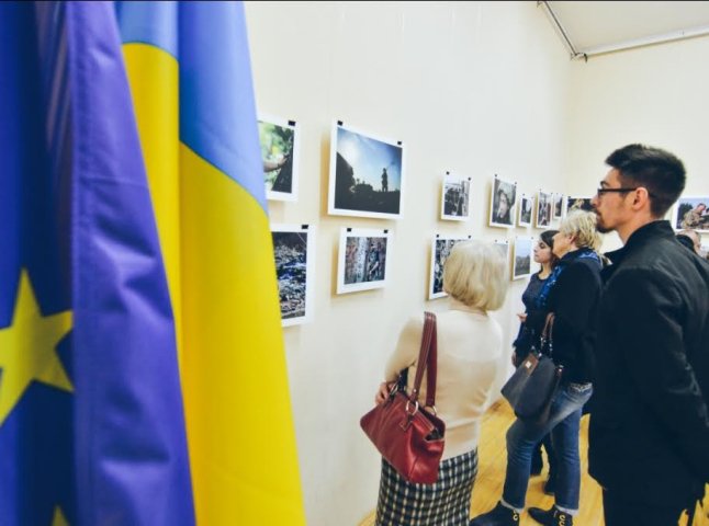 В Центрі словацької культури в Ужгороді відбулося відкриття фотовиставки "Війна за Мир"