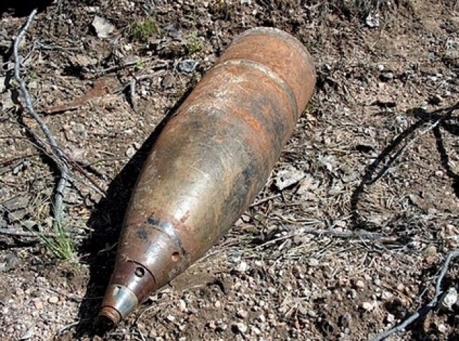 Рятувальники знешкодили артилерійський снаряд, який знайшли на горі Драгобрат