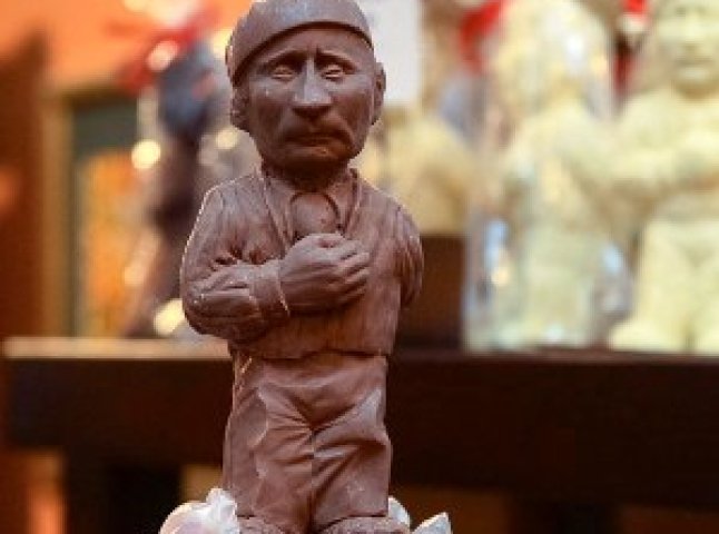 В Ужгороді можна буде придбати шоколадного Путіна у ватнику, з гранатою чи у гамівній сорочці (ФОТОФАКТ)