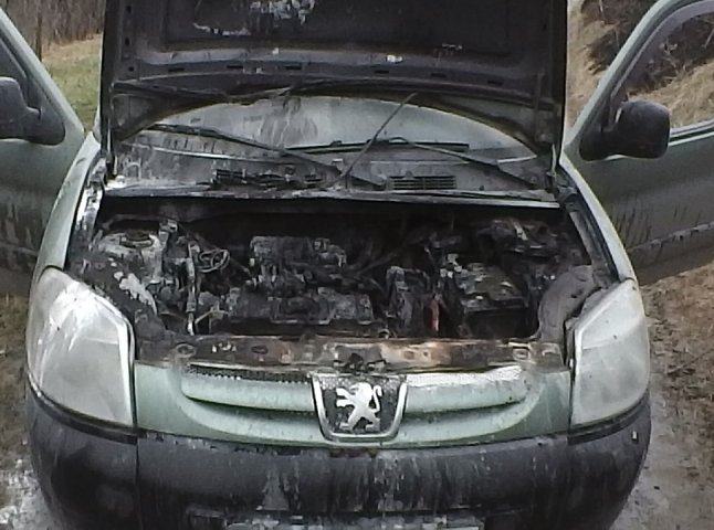 У Мукачеві згоріло французьке авто