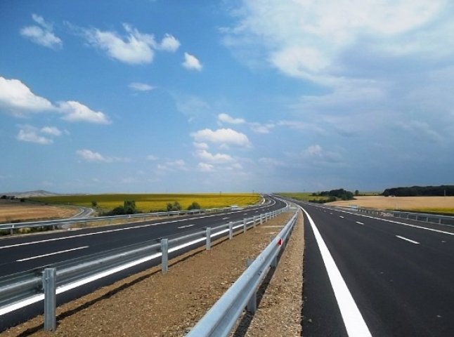 Зі Львова до Мукачева хочуть побудувати швидкісне шосе і шукають на нього гроші