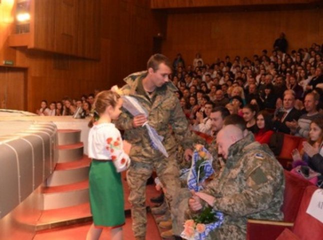 В Ужгороді нагородили переможців конкурсу «Захисники України: історія та сьогодення»