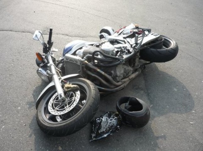На Воловеччині мотоцикліст потрапив під фуру, від отриманих травм чоловік помер у лікарні