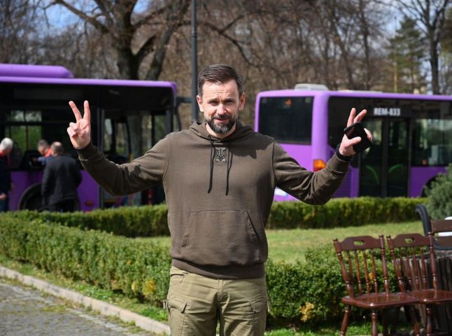В Ужгороді отримали від угорських партнерів 6 пасажирських автобусів: допомогу одразу відправили у постраждалі міста України