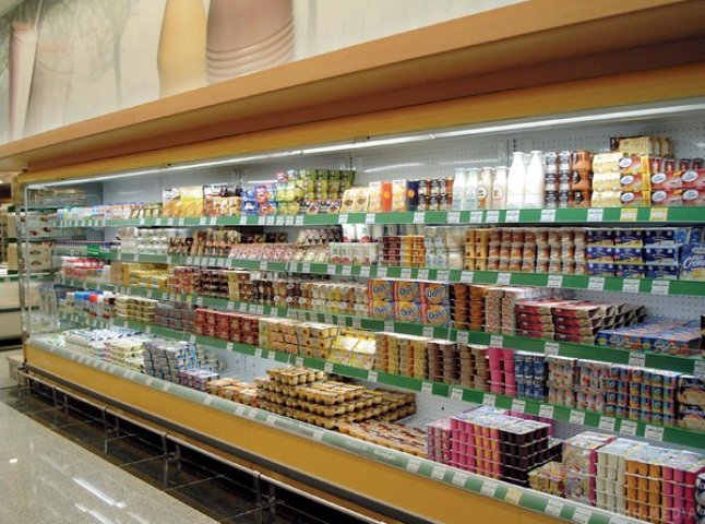 Закарпатські споживачі скаржаться на різницю цін на полицях та касах супермаркетів (ВІДЕО)