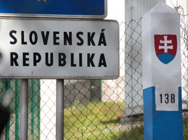 Двох закарпатців зупинили на українсько-словацькому кордоні