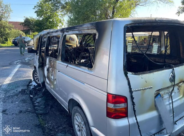 Водій зупинився біля магазину, а потім авто спалахнуло: що відомо про цей випадок Водій зупинився біля магазину, а потім авто спалахнуло: що відомо про цей випадок