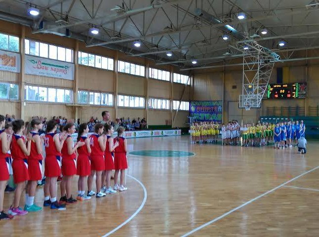 У Рівному закарпатські баскетболісти здобули бронзові медалі міжнародного турніру