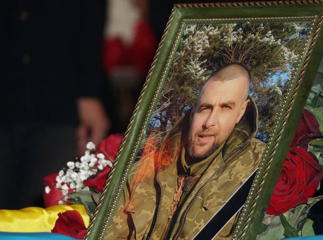Мукачево попрощалось із захисником, який загинув на війні
